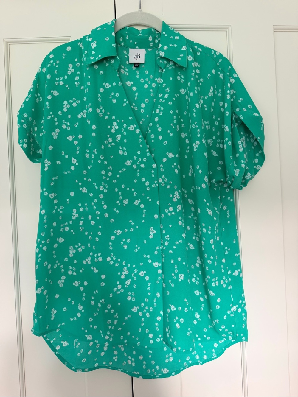 CAbi “Replay” Green Short-Sleeve Blouse with White Floral Print